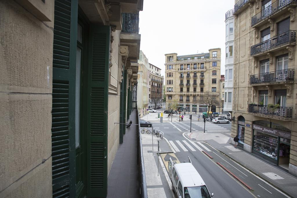 Hotel Pensión Nuevas Artes San Sebastián Habitación foto